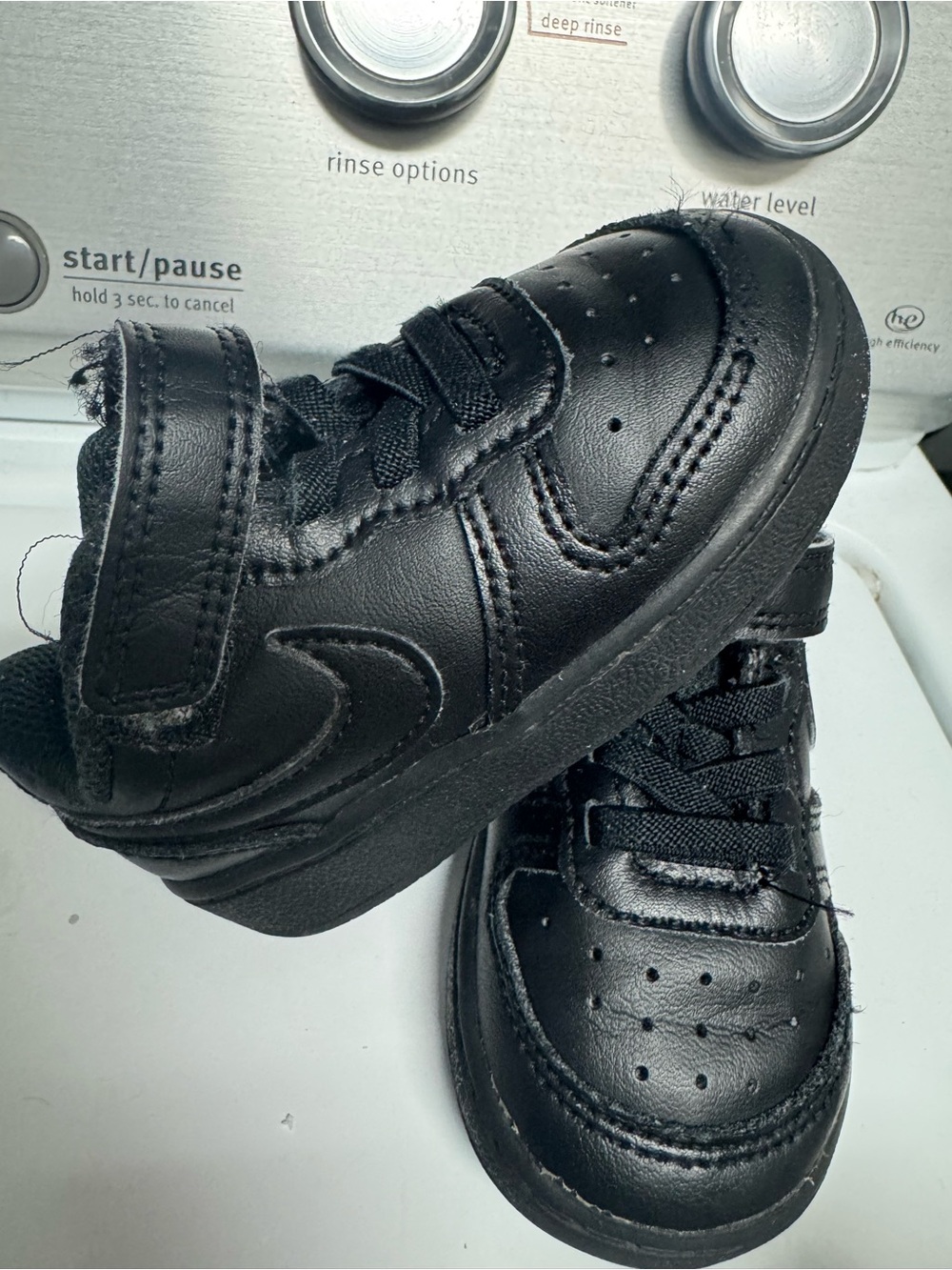Nike Kids Black Velcro & Elastic Lace Sneakers toddler 4.5